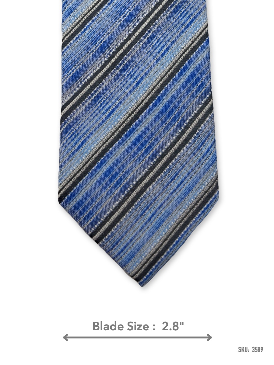 3589 Blue tie with grey and black diagonal stripes – front blade view